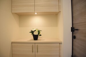 베이직룸, 금연 (201) | 거실 공간 | 평면 TV