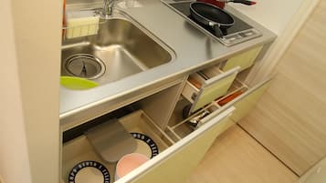 Basic 201 Non-Smoking | Private kitchenette