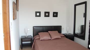 2 bedrooms, desk, soundproofing, iron/ironing board