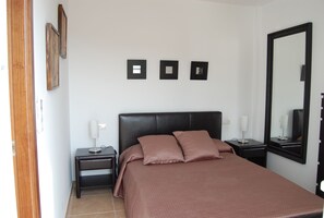 2 bedrooms, desk, soundproofing, iron/ironing board - A 2 Bedroom luxury penthouse in the historic centre of Alora (Alora)