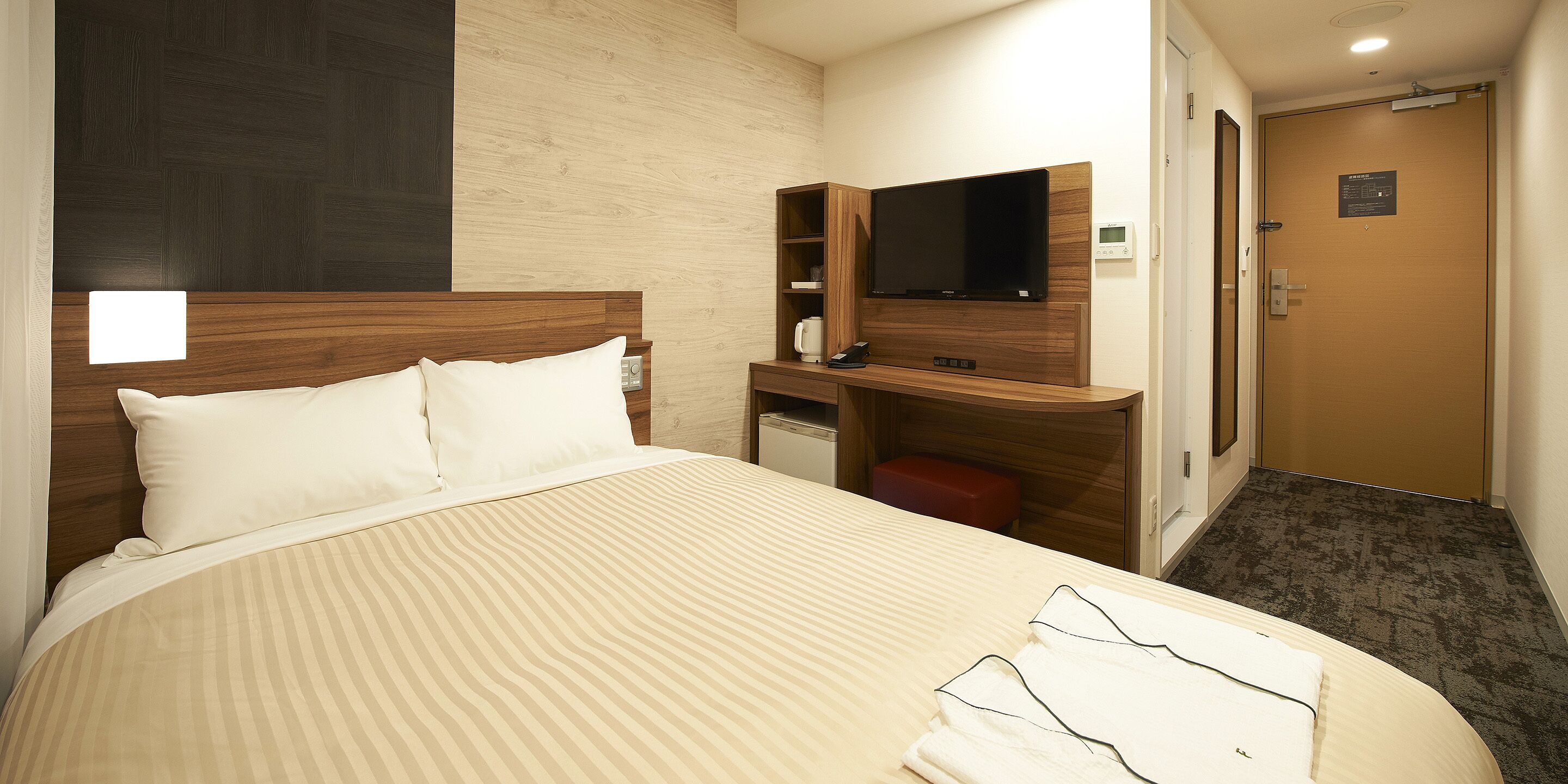 standard double room, non smoking | 1 bedroom, laptop workspace, blackout curtains, soundproofing