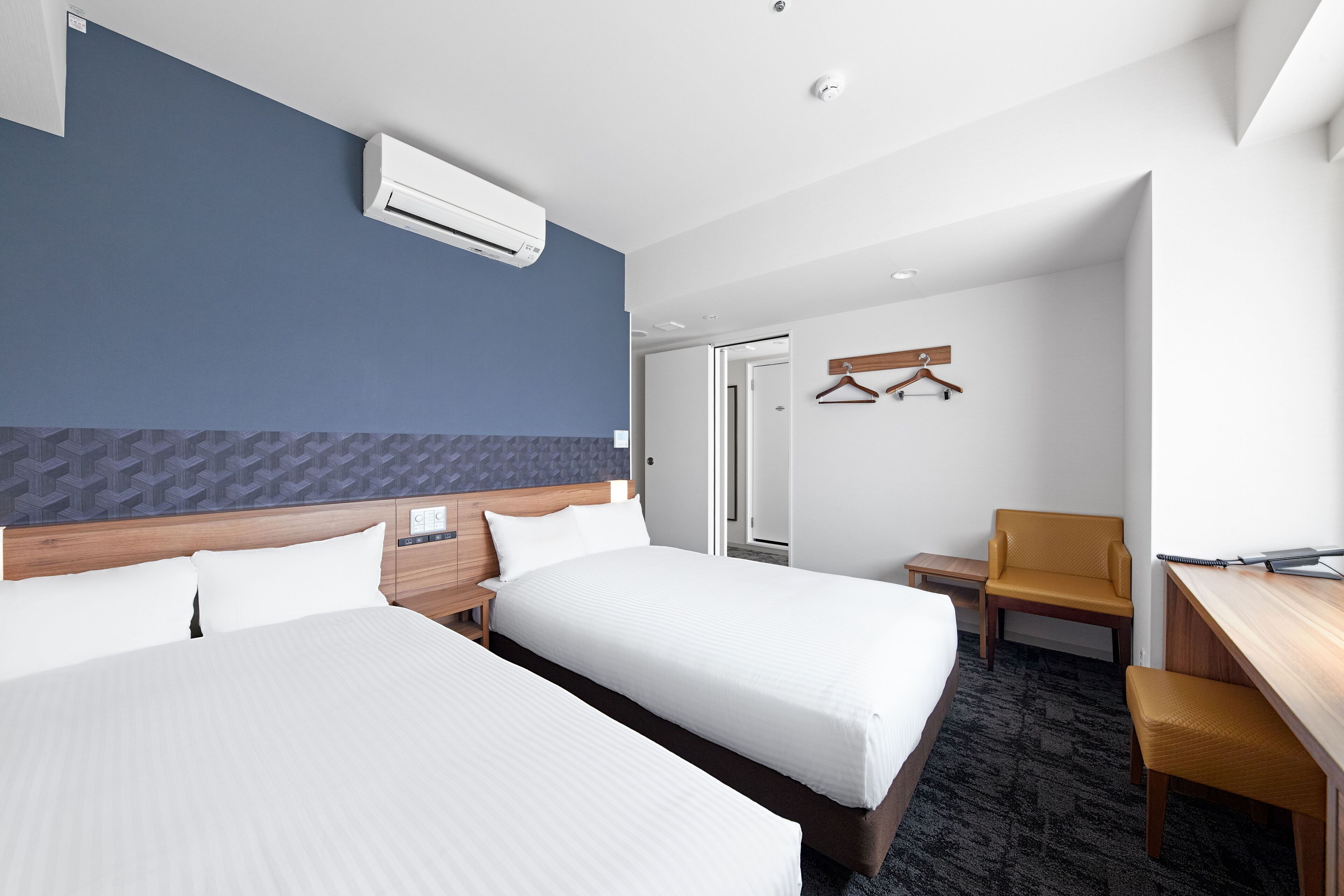 高級雙床房, 非吸煙房 | 1 間臥室、筆電工作空間、遮光布/窗簾、隔音