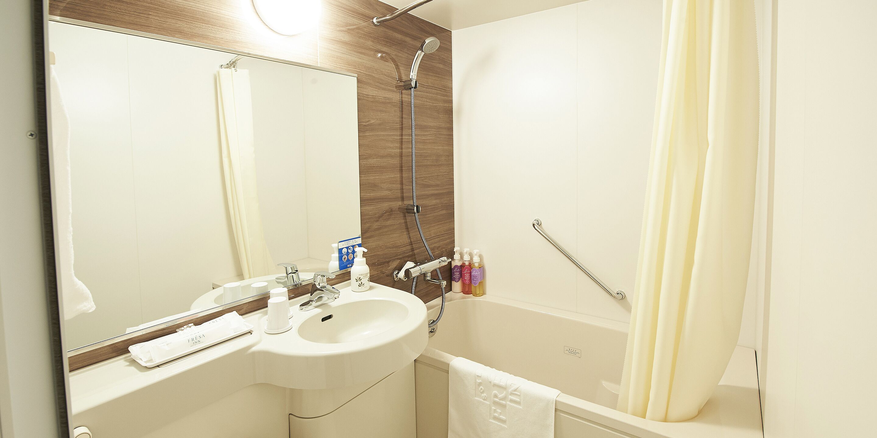 standard twin room, non smoking | bathroom | combined shower/bathtub, free toiletries, hair dryer, slippers
