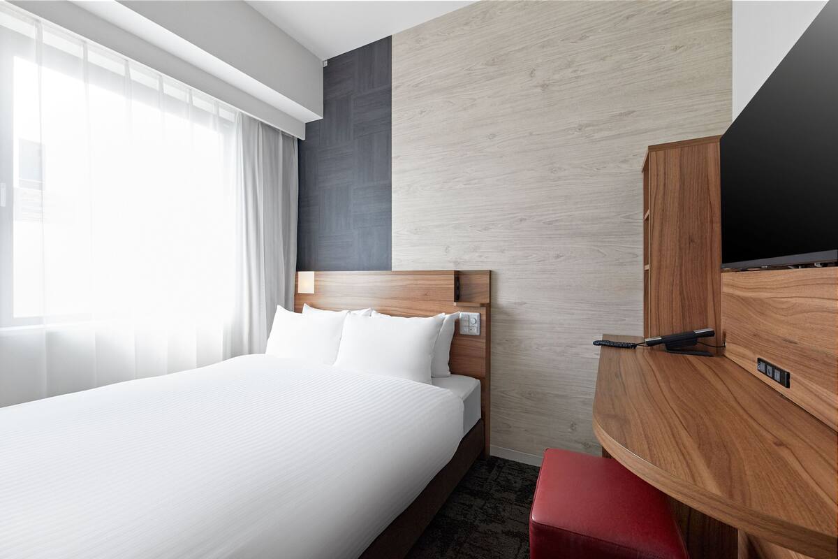 Standard Double Room, Non Smoking | 1 bedroom, laptop workspace, blackout drapes, soundproofing