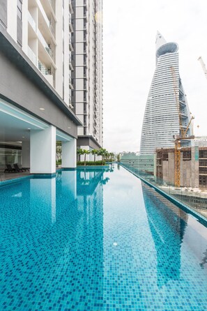 Outdoor pool - Southview Suites by Subhome (Kuala Lumpur)