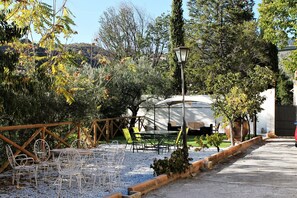 Outdoor dining - SPECIAL OFFER Villa del Tilo (Huetor Santillán, Granada)