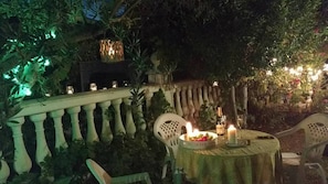 Outdoor dining - SPECIAL OFFER Villa del Tilo (Huetor Santillán, Granada)