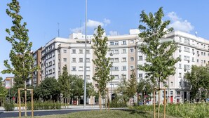 A multi-story residential building with balconies, surrounded by trees and greenery. - El Viso Smart / Smart Apartments Madrid (Madrid)