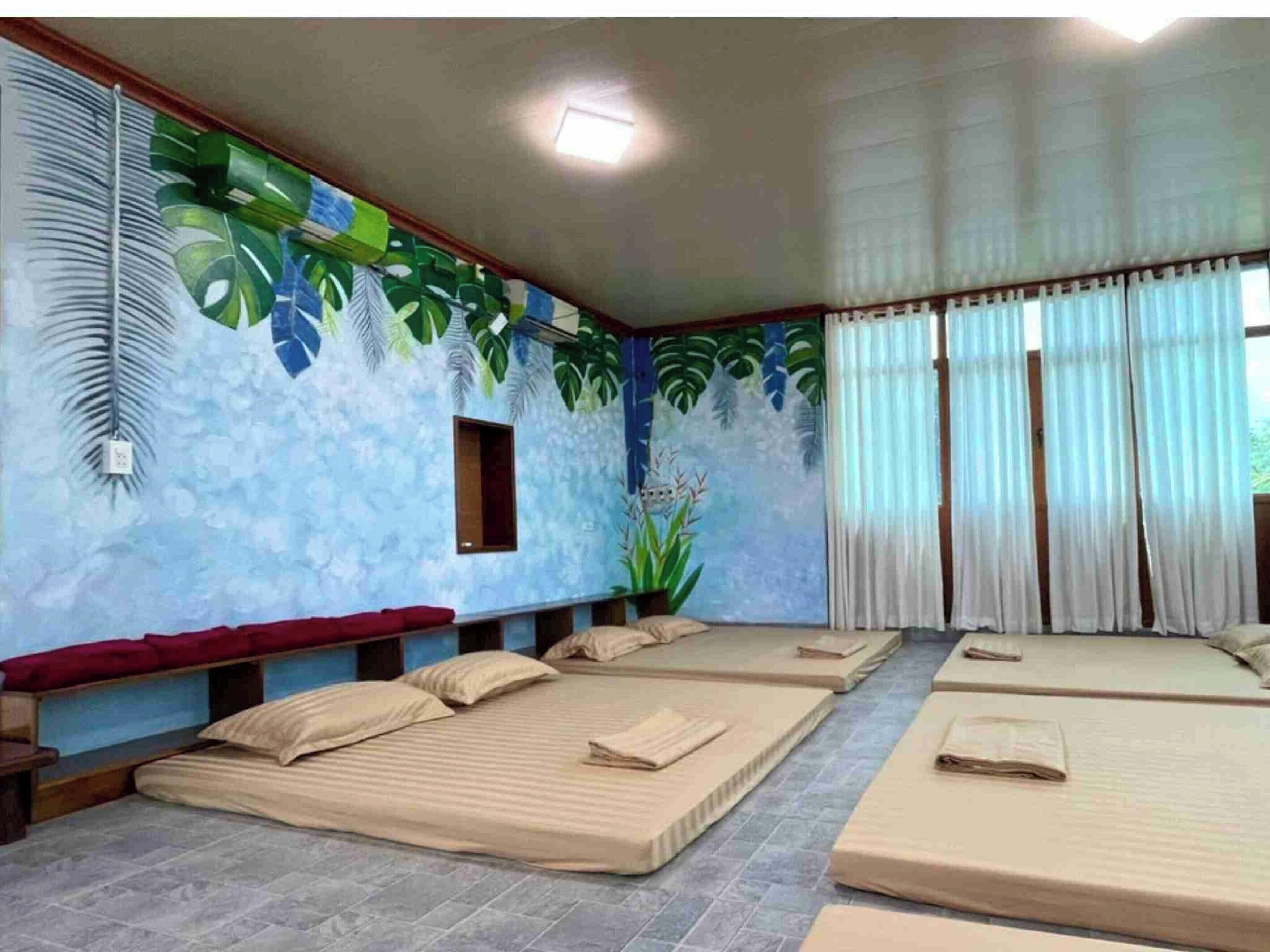 Pimennysverhot, äänieristys, ilmainen Wi-Fi, vuodevaatteet