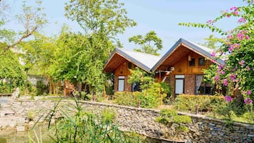 Perusbungalow, näköala puutarhaan | Pimennysverhot, äänieristys, ilmainen Wi-Fi, vuodevaatteet