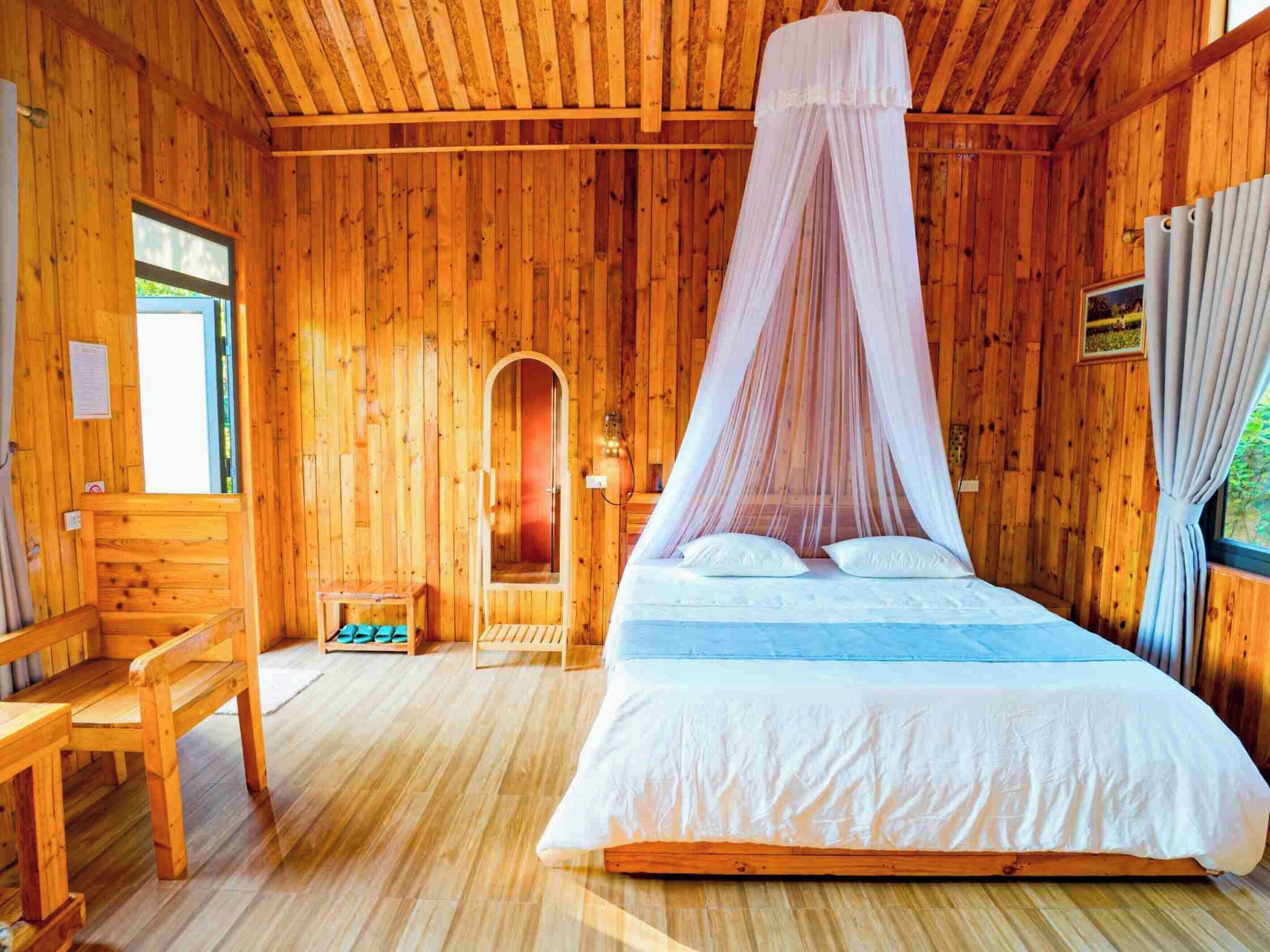 Pimennysverhot, äänieristys, ilmainen Wi-Fi, vuodevaatteet