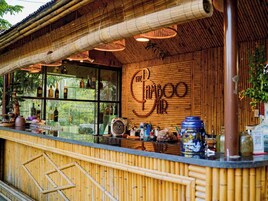 Se sirven desayunos, almuerzos y cenas; cocina local e internacional