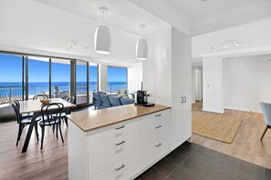 อพาร์ทเมนท์, 2 ห้องนอน | ครัวส่วนตัว | ตู้เย็น, ไมโครเวฟ, เตาอบ, เตาประกอบอาหาร