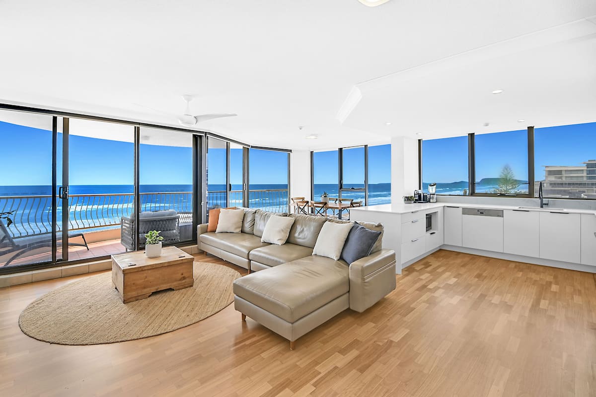 3 Bedroom Beach Front, Ocean View Apartment