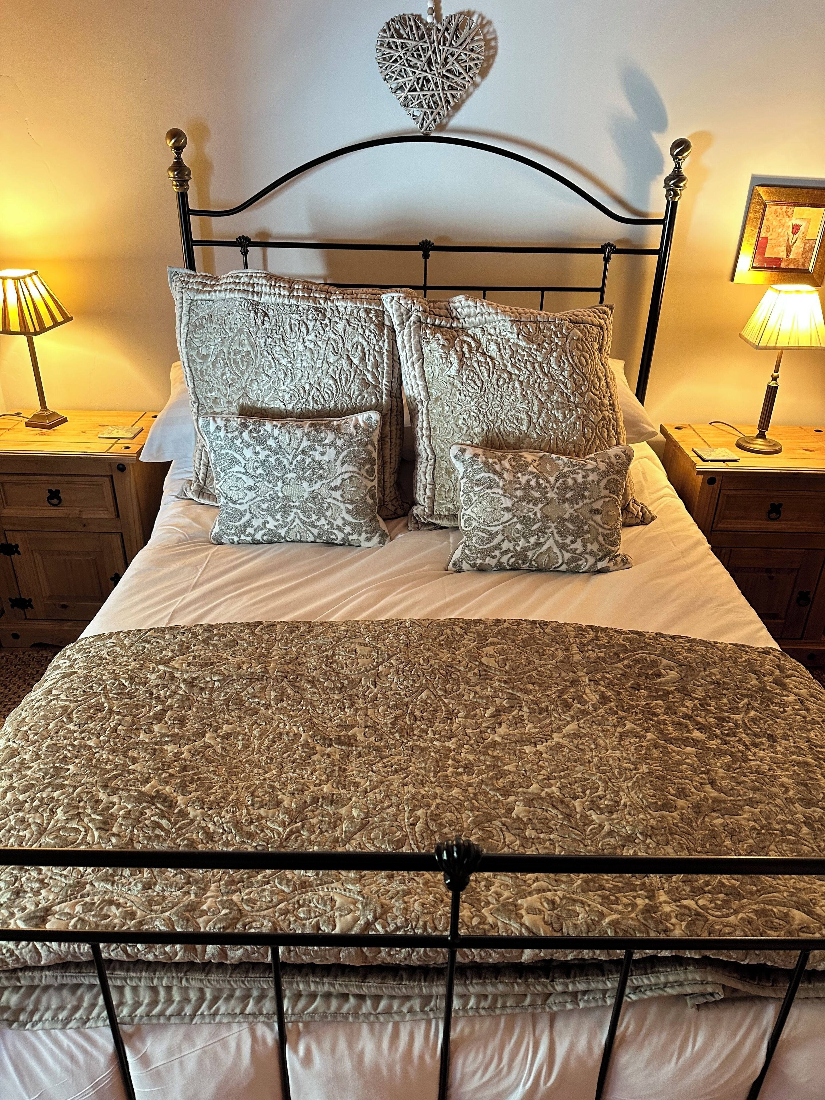 2 bedrooms, iron/ironing board, free WiFi, bed sheets