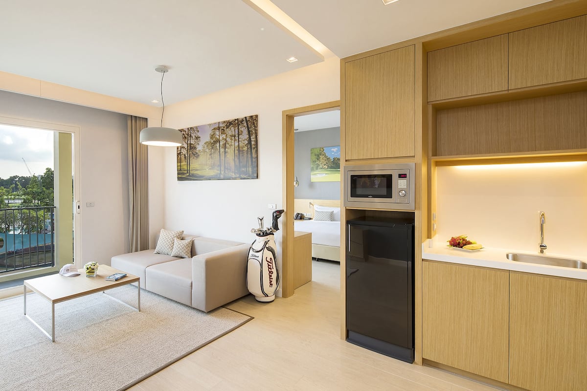 32-inch flat-screen tv with cable channels, tv