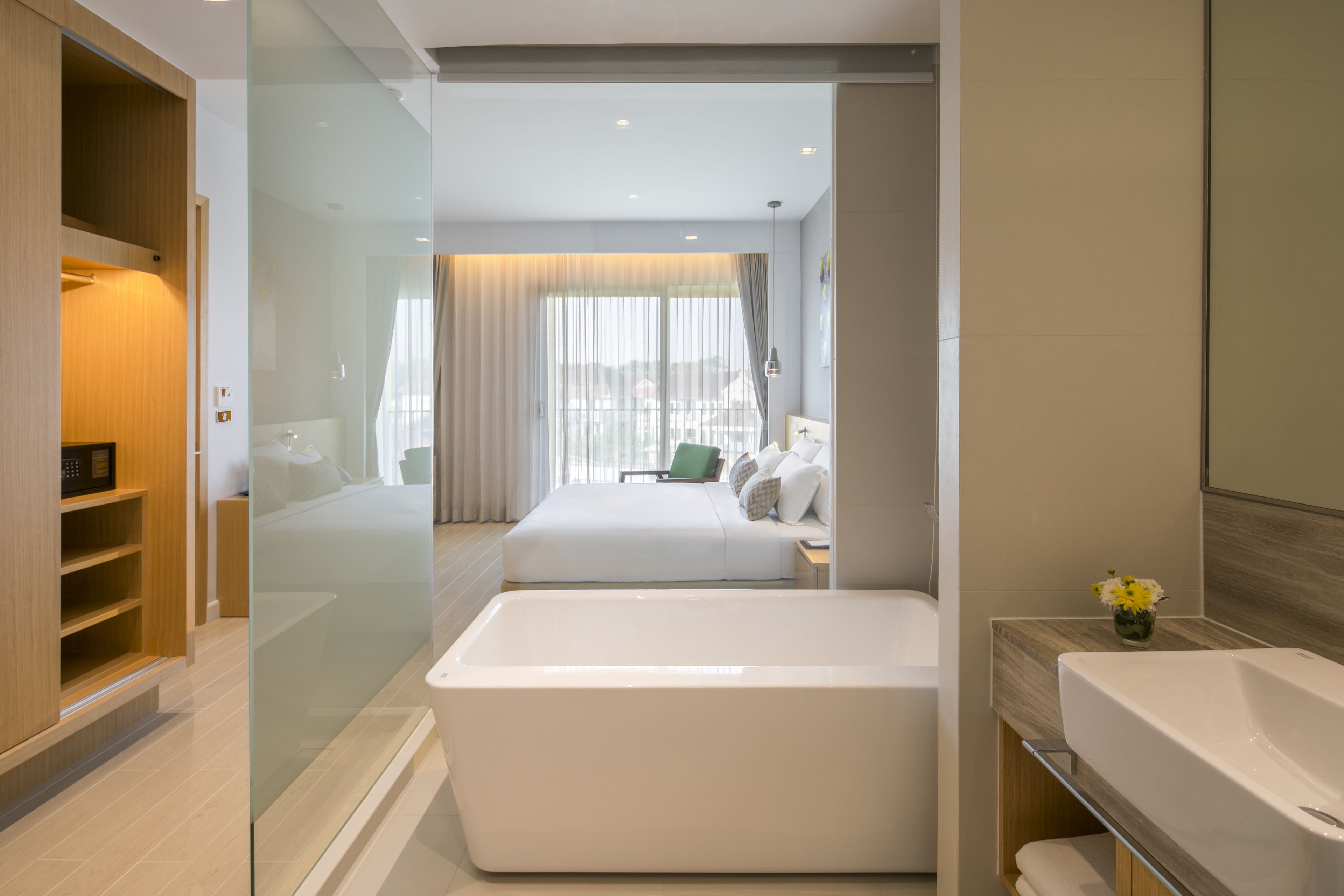 Đồ dùng nhà tắm miễn phí, máy sấy tóc, áo choàng tắm 