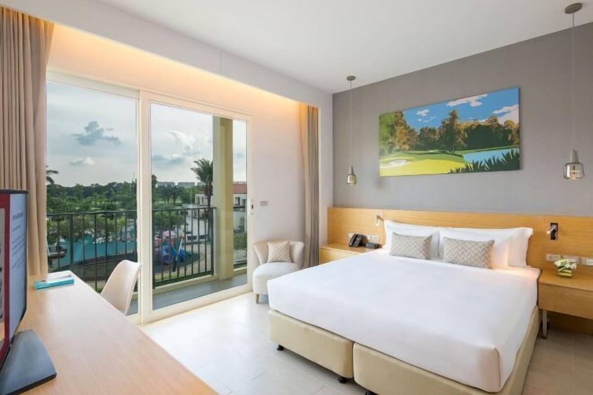 Minibar, in-room safe, desk, blackout curtains
