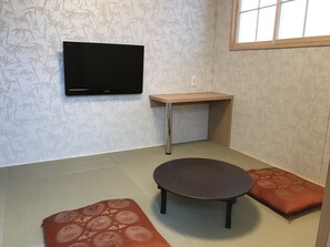 Japanese Style Twin Room, Shared Bathroom | In-room safe, blackout drapes, soundproofing, free WiFi - Hotel Famitic Nikko (Nikko)
