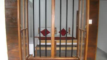 Deluxe Quadruple Room | In-room safe