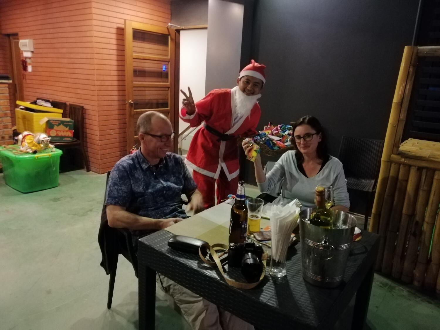 2 restaurants, breakfast, lunch served; local and international cuisine