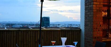 2 restaurants, breakfast, lunch served; local and international cuisine