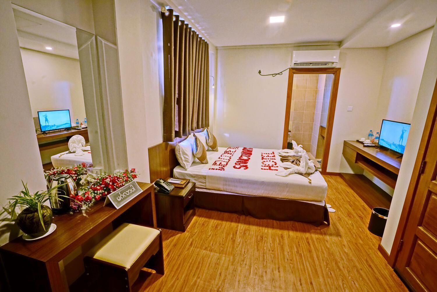 premium bedding, minibar, in-room safe, desk