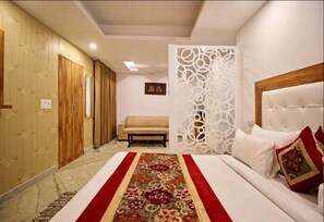 Deluxe room with balcony (Single) - Hotel Callista Inn Sohna Road (Gurugram)