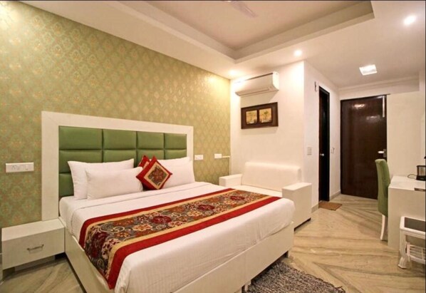Deluxe room with balcony (Single) - Hotel Callista Inn Sohna Road (Gurugram)