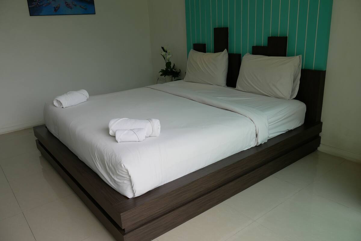 Standard Double Room | Desk, blackout drapes, WiFi (free)