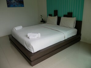 Standard Double Room | Desk, blackout drapes, free WiFi
