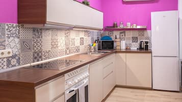 Réfrigérateur, micro-ondes, four, lave-vaisselle