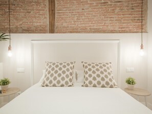 1 bedroom, iron/ironing board, internet, bed sheets