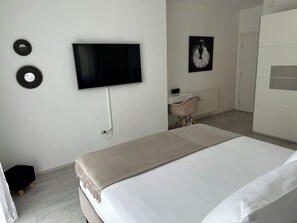 7 bedrooms, iron/ironing board, travel crib, WiFi