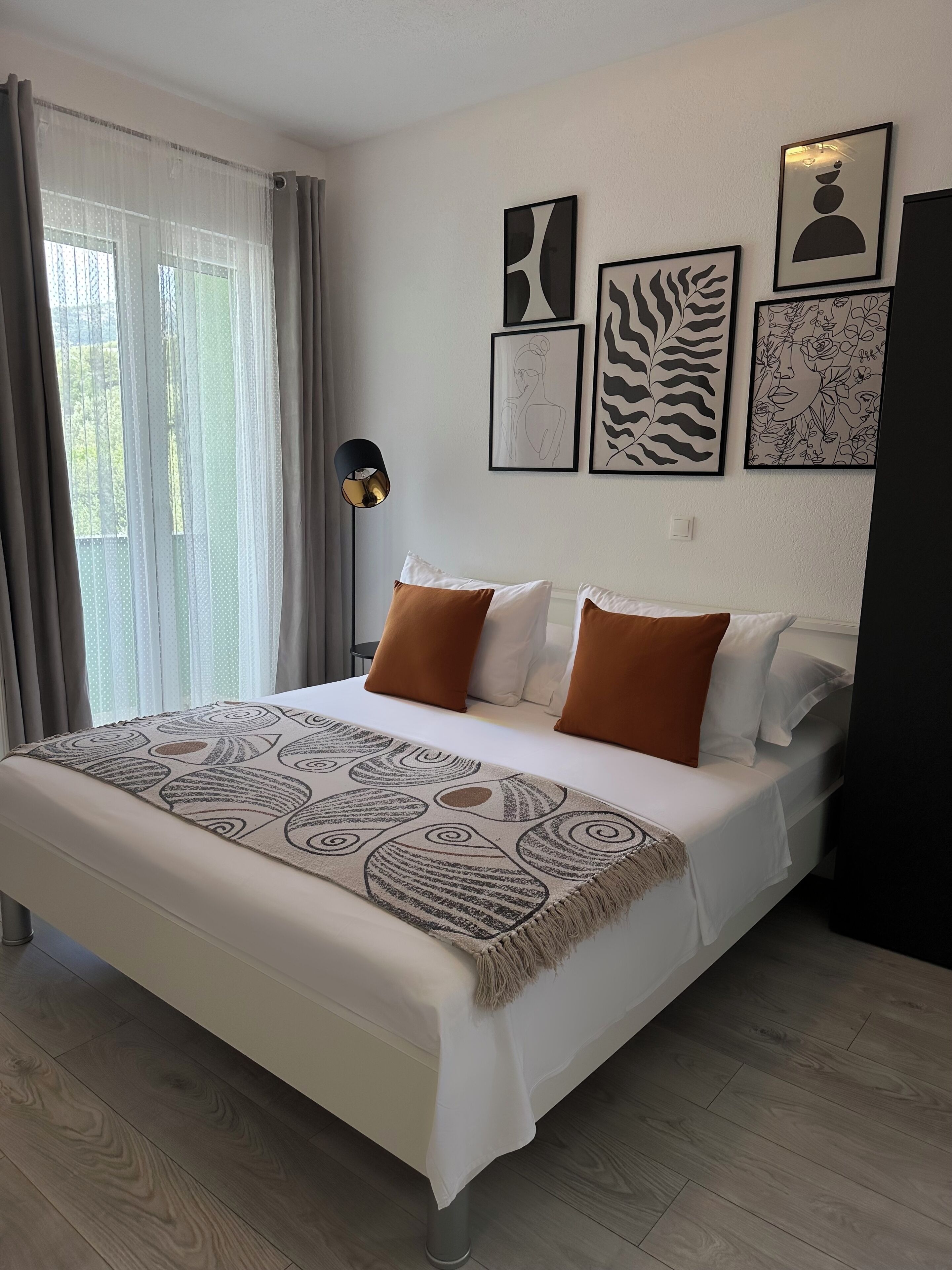 7 bedrooms, iron/ironing board, travel cot, WiFi