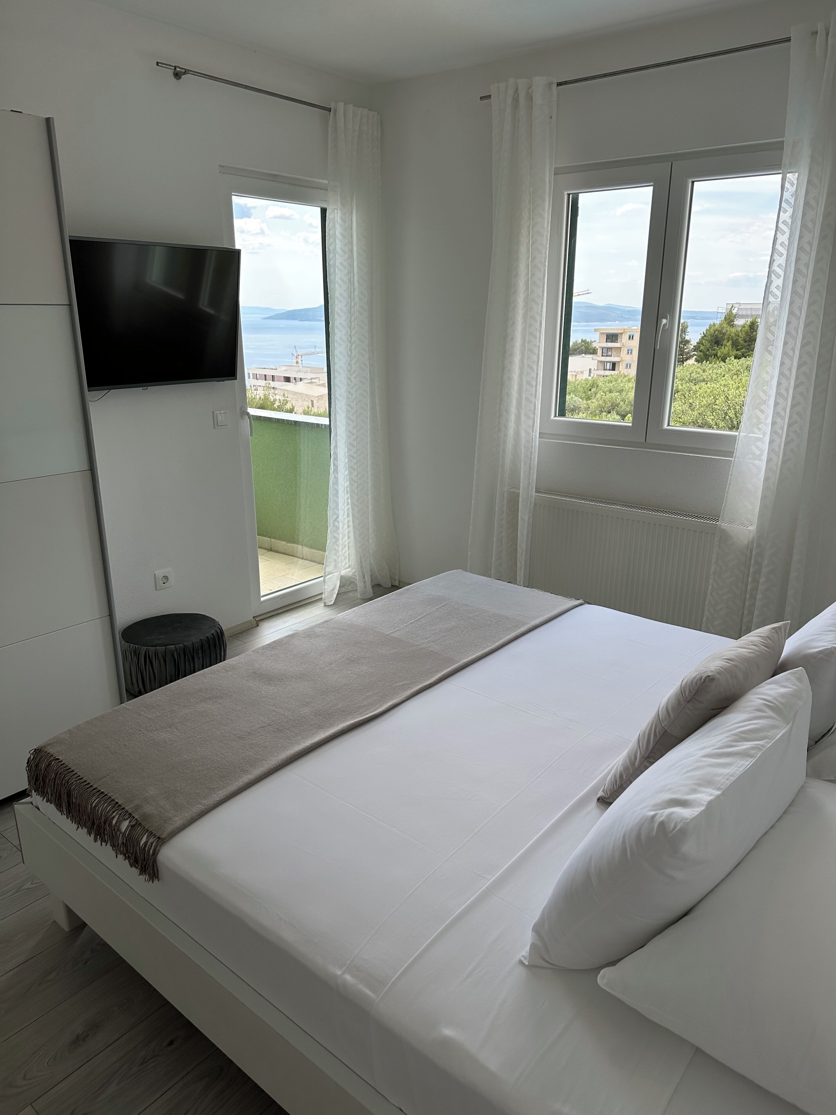 7 quartos, ferros/tábuas de passar roupa, berço de viagem, Wi-Fi