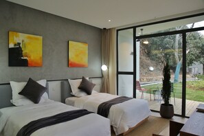 Blackout curtains, free WiFi