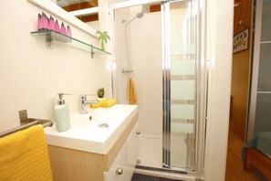 Douche, articles de toilette écologiques, sÚche-cheveux