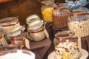 A variety of food items in glass jars with metal lids, arranged on a table. - Hotel Ambasciatori (Bellaria-Igea Marina)