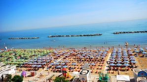 Beach nearby, white sand - Hotel President (Bellaria-Igea Marina)