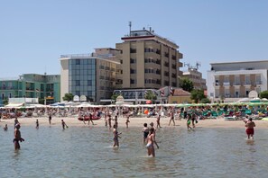 Beach nearby, white sand - Hotel President (Bellaria-Igea Marina)