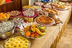 Free daily buffet breakfast