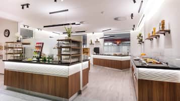 Desayuno buffet los fines de semana (EUR 16 por persona)