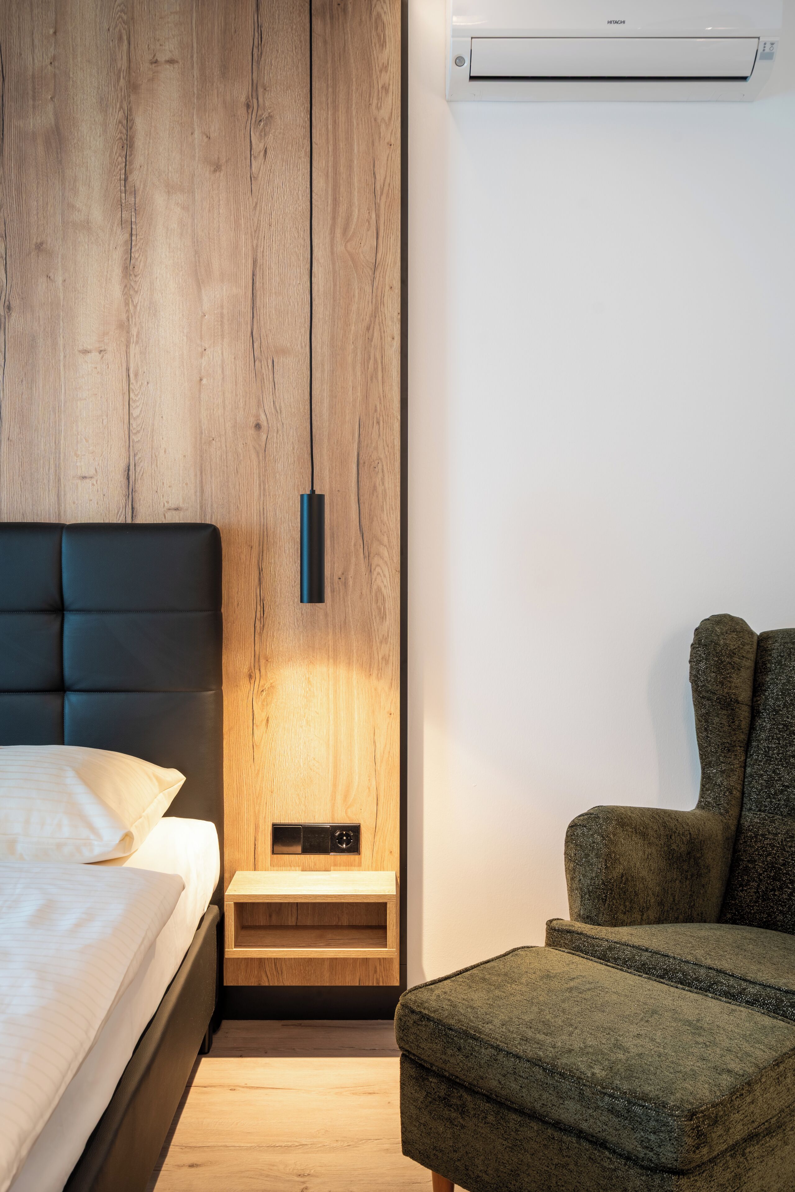 Familien-Vierbettzimmer, Mehrere Betten | Hochwertige Bettwaren, Zimmersafe, Schreibtisch, schallisolierte Zimmer