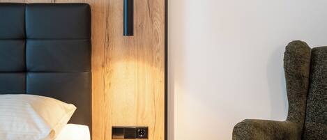 Habitación cuádruple familiar, varias camas | Ropa de cama de alta calidad y caja de seguridad en la habitación