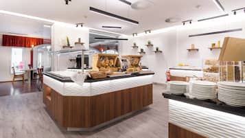 Café da manhã com buffet nos fins de semana (EUR 16 por pessoa)