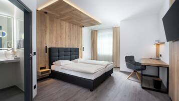 Doppelzimmer | Hochwertige Bettwaren, Zimmersafe, Schreibtisch, schallisolierte Zimmer