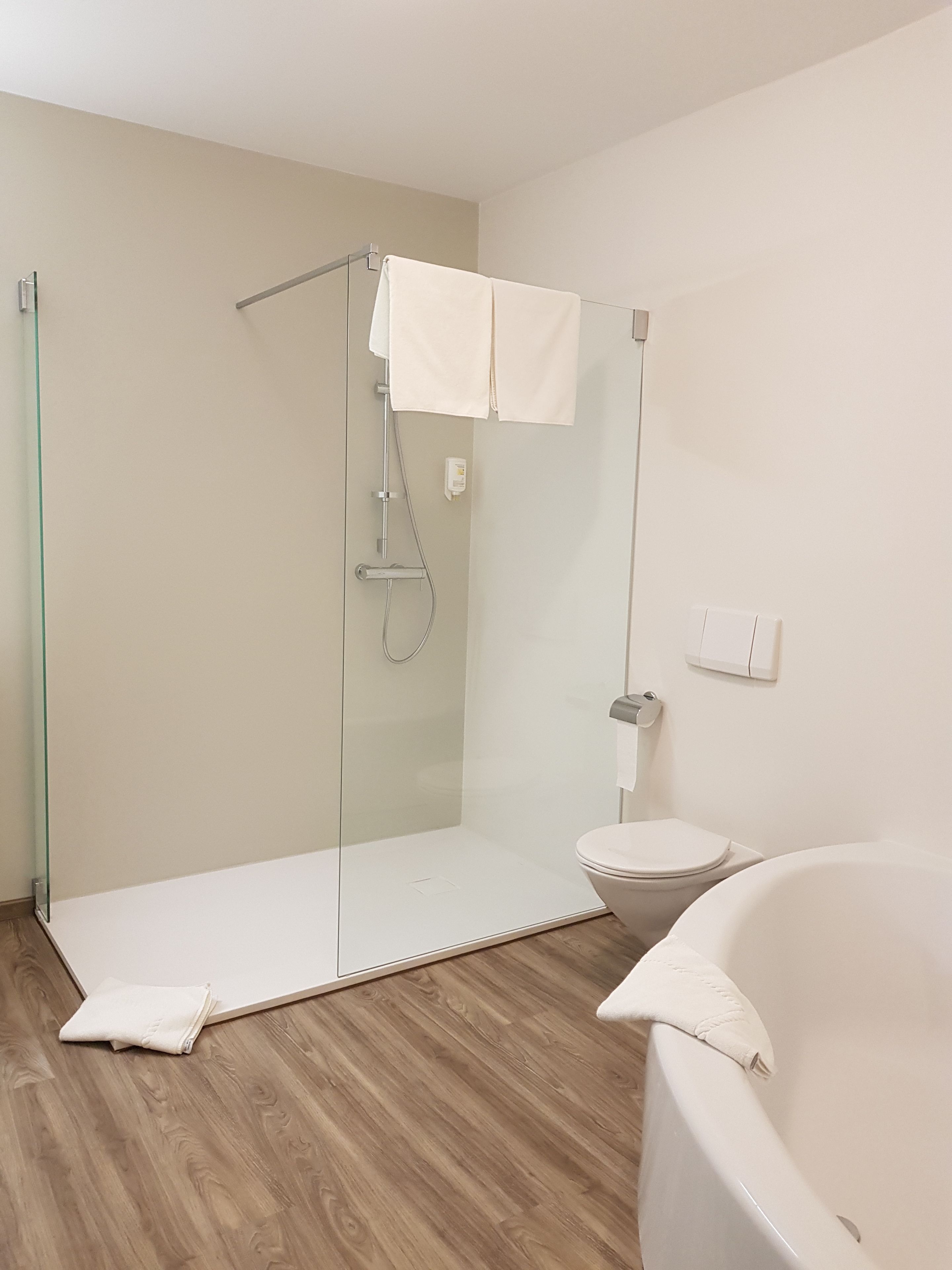 deep-soaking bathtub, hair dryer, towels