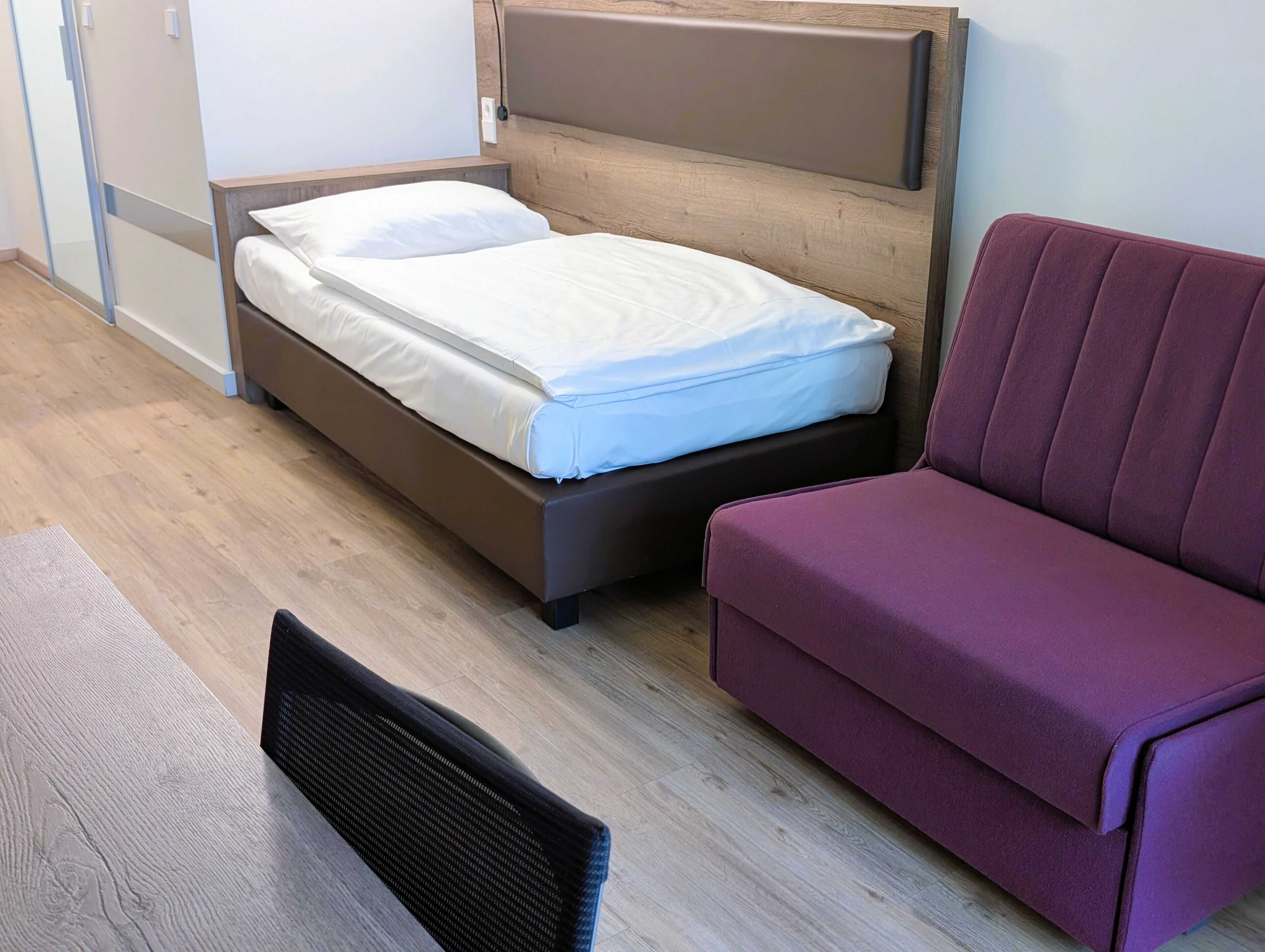 Premium bedding, in-room safe, desk, soundproofing