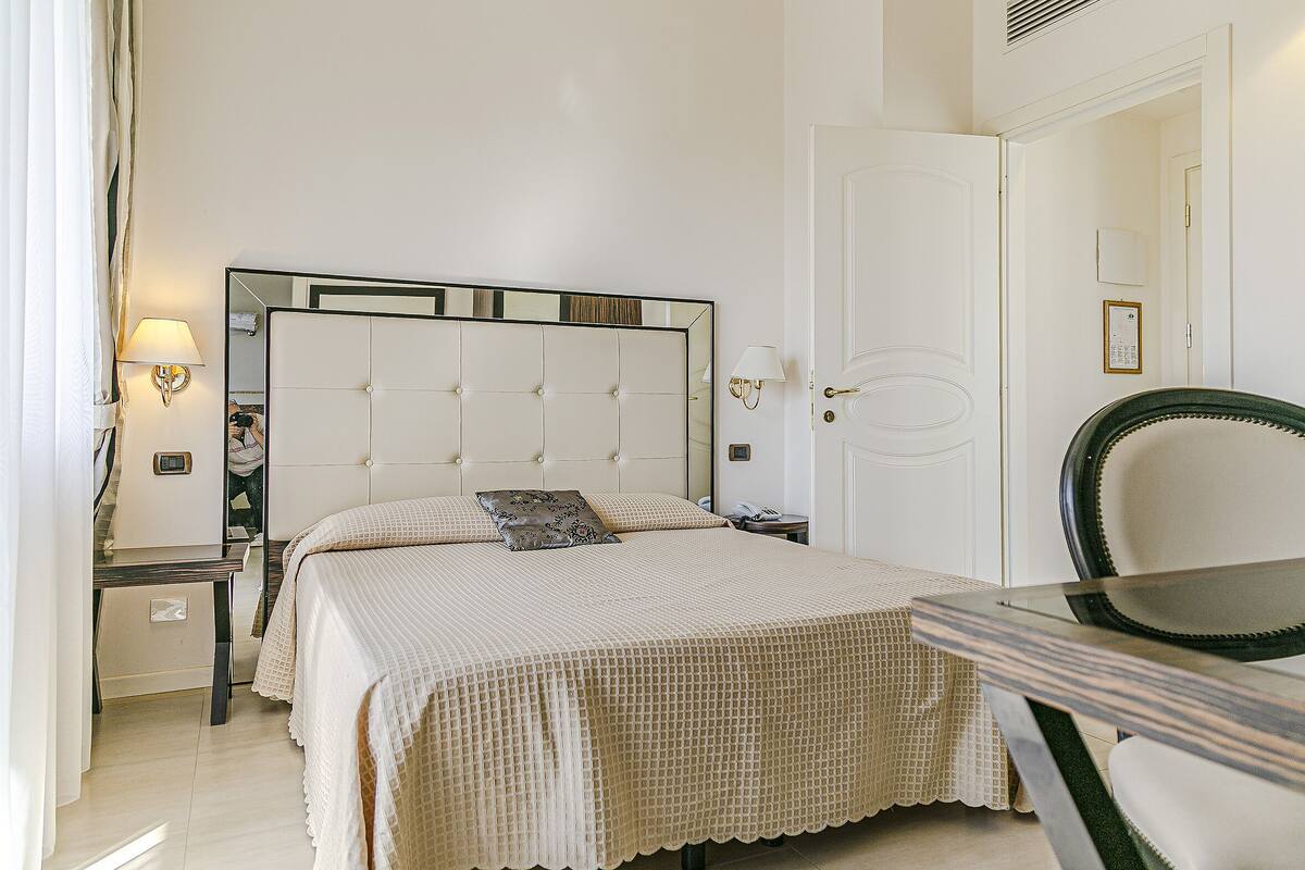 Junior Suite, Connecting Rooms | 1 bedroom, minibar, in-room safe, soundproofing